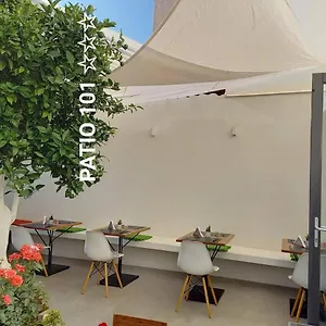 2* Bed and breakfast Patio 101